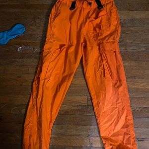 FASHION NOVA PANTS WITH MANY POCKETS SIZE MEDIUM